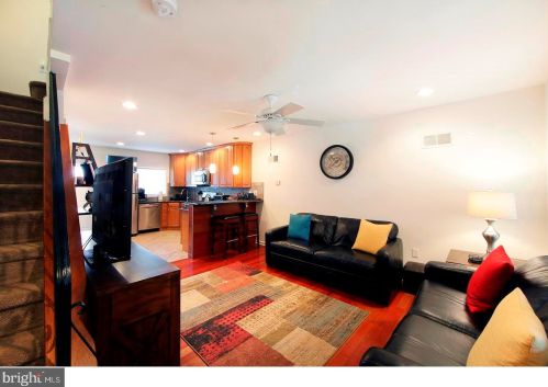 2708 11th St, Philadelphia, PA 19148-4902