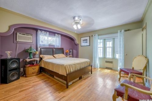 1660 Arkansas Dr, Valley Stream NY 11580-1804 exterior