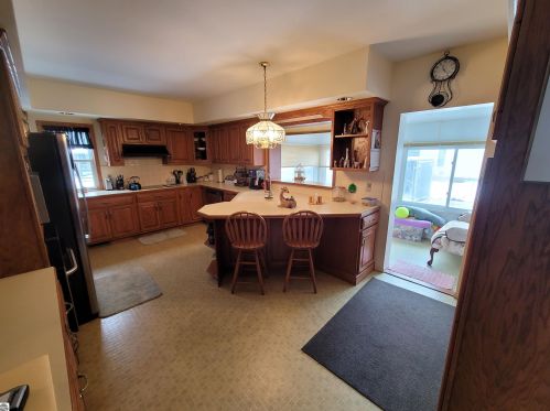 101 Orch Ave, Shepherd MI 48883-9106 exterior