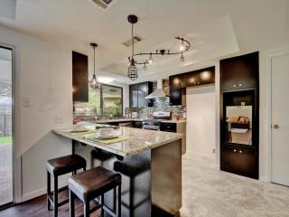 4606 Pinehurst Dr, Austin TX  78747-1420 exterior