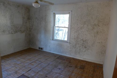 1020 Leith Ave, Waukegan IL 60085-2542 exterior