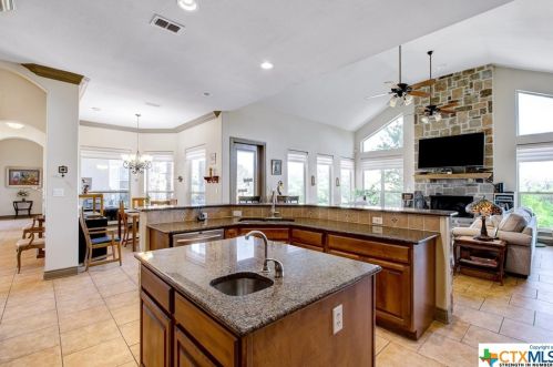 499 Mystic Pkwy, Spring Branch TX 78070-5417 exterior