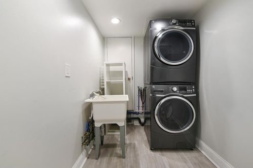 6015 Walnut St, Pittsburgh PA  15206-4255 exterior