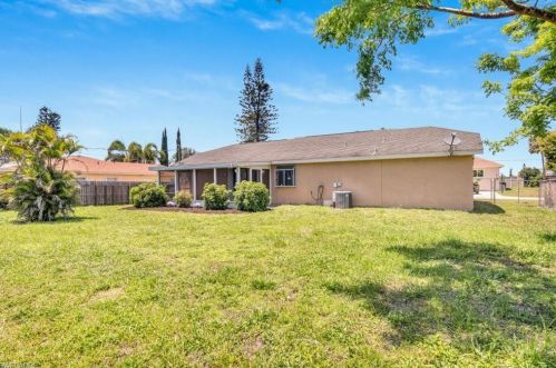 5040 31 Ave, Naples FL 34116-8104 exterior