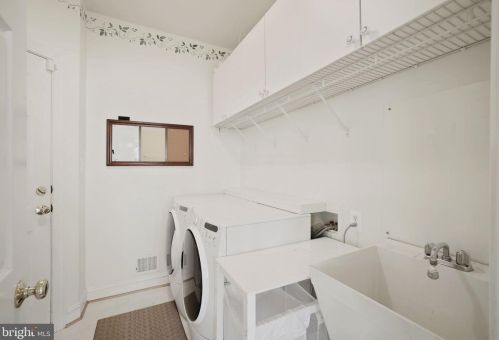 7001 Highland Mdw Ct, Alexandria VA 22315-3963 exterior