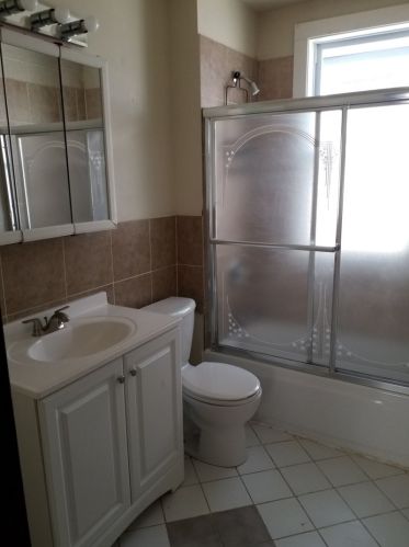 6449 Claremont Ave, Chicago IL 60645-1704 exterior