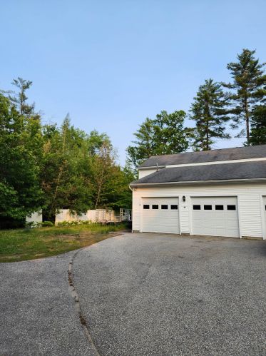 49 Bog Rd, Concord NH  03303-2002 exterior