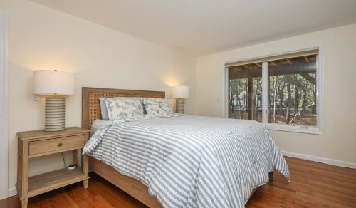 375 Hatch Rd, Eastham MA 02642-1847 exterior