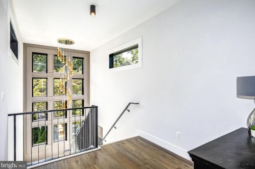 6160 Hardy Dr, Mc Lean VA 22101-3112 exterior