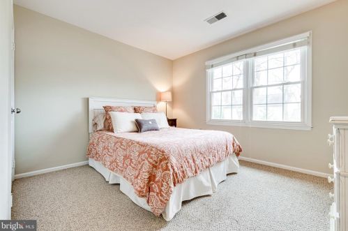 2122 Rampart Dr, Alexandria VA exterior