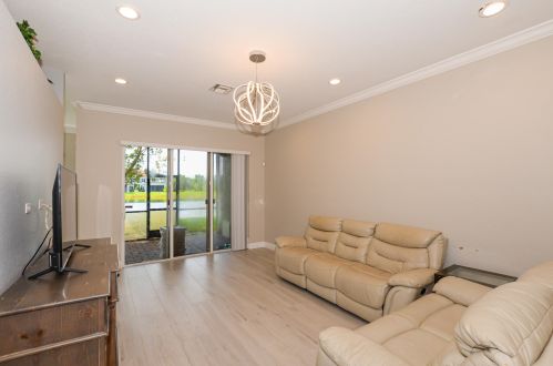 2582 Marshfield Ct, Fort Pierce FL 34953-4369 exterior