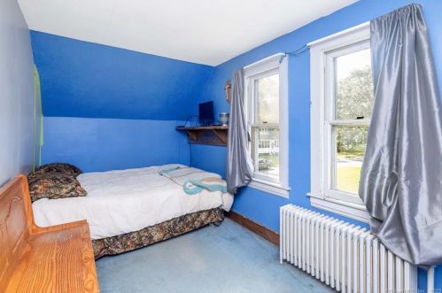 9 Elm Ave, Enfield CT 06082-1906 exterior