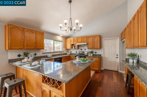 1126 Crowe Pl, Concord CA 94518-1712 exterior