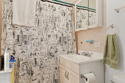 520 Kedzie Ave, Chicago IL 60652-1914 exterior