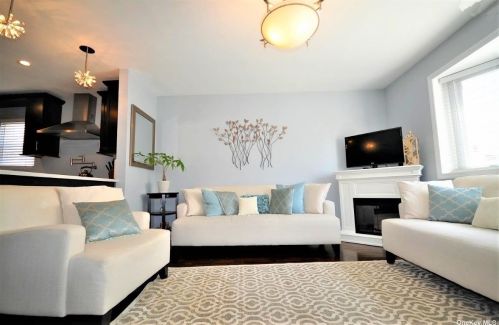 2839 Collis Pl, Bronx, NY 10465-3225