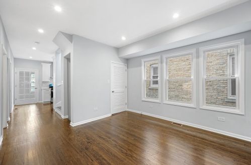 5917 Washtenaw Ave, Chicago IL  60659-3913 exterior