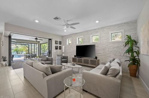 2727 Aviamar Cir, Naples FL 34114-9756 exterior