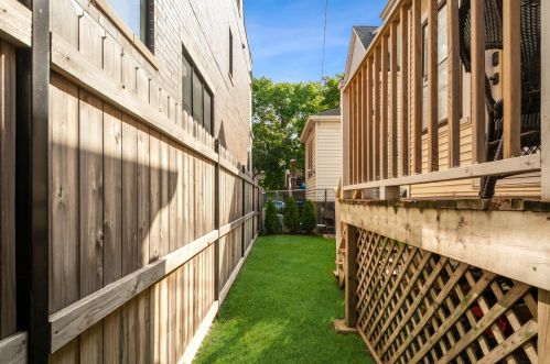 1338 Grace St, Chicago IL  60613-2825 exterior