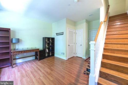 206 Admirals Way, Philadelphia PA 19146-5213 exterior