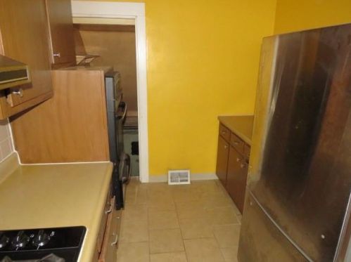 911 Kennebec St, Pittsburgh PA 15217-2605 exterior