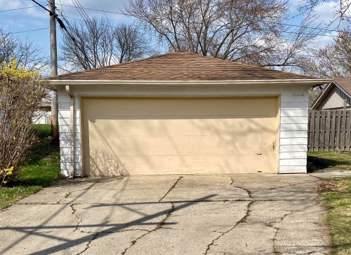 8600 Crawford Ave, Milwaukee, WI 53228-1720