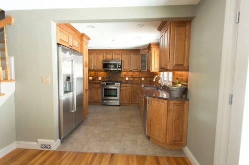 111 Laurel Rd, West Springfield MA 01089-3004 exterior