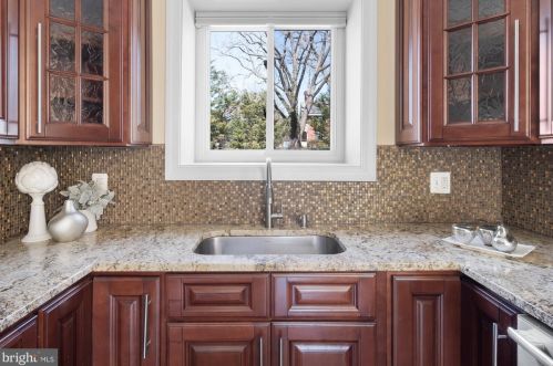 616 M St, Washington DC 20002-3425 exterior