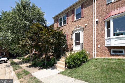 3007 20th Ct, Arlington, VA 22204-5261