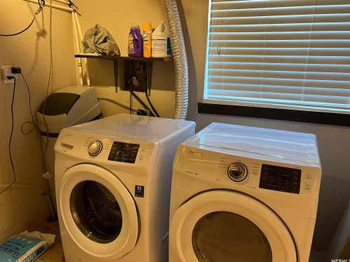 11104 Londonderry Dr, Sandy UT 84070 exterior