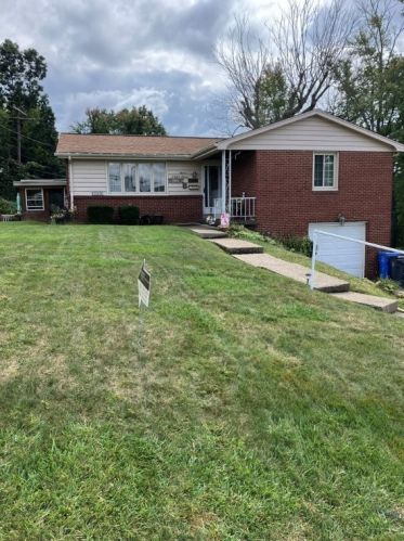 1111 Meadowlark Dr, Pittsburgh, PA 15243-1213