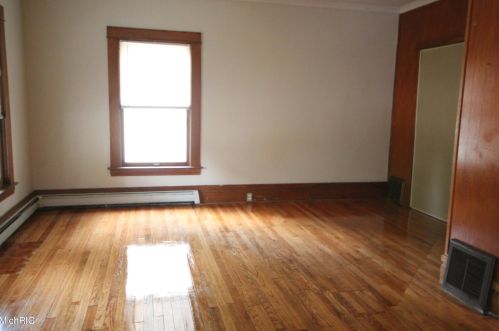 611 Wheaton Ave, Kalamazoo, MI 49008-1357