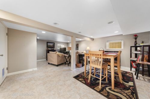 170 Pick Ave, Elmhurst IL 60126-3018 exterior