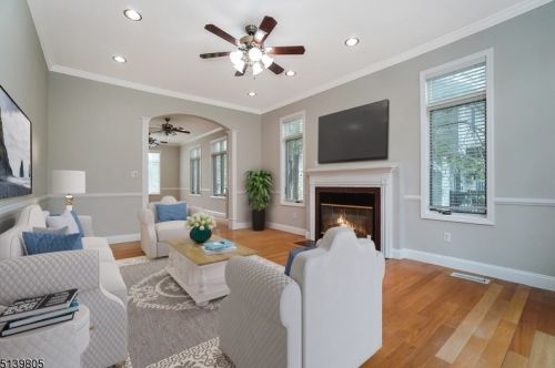 47 Hillside Ave, Berkeley Heights NJ 07922-1708 exterior