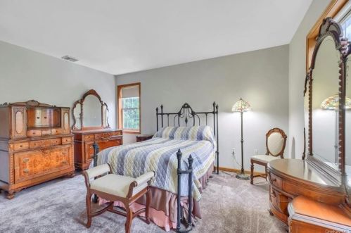 2478 Mt Hope Rd, Middletown NY 10940-7317 exterior