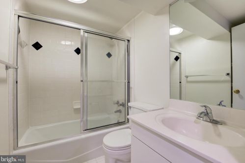 2812 27 St, Washington DC 20007-3144 exterior