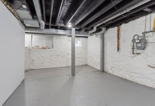 468 Biddle Ave, Pittsburgh PA 15221-3493 exterior