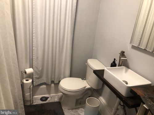 23 Walnut St, Lancaster PA 17602-2451 exterior