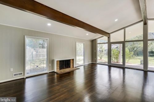 917 Northwest Dr, Silver Spring MD  20901-1435 exterior