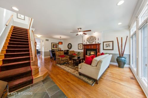 3227 Richmond St, Chicago, IL 60618-5817