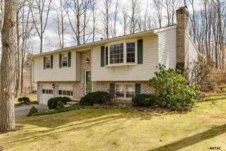 52 Casino Dr, Hanover, PA 17331-9744