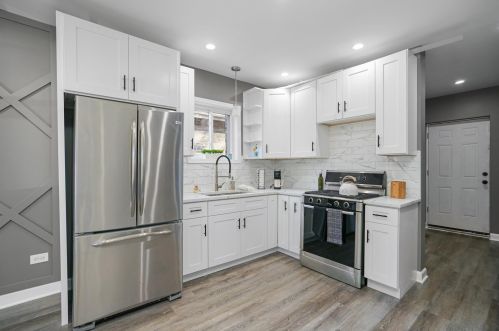 10219 Bensley Ave, Chicago IL 60617-6128 exterior