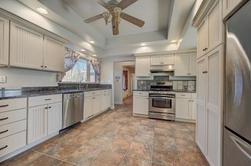 1000 Quarles Pl, Milwaukee, WI 53217-2924