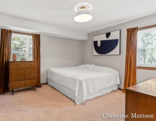 1233 Kreiser Ter, Grand Rapids MI 49506-4082 exterior