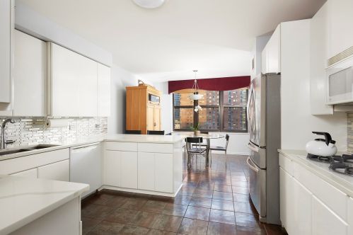 55 Delaware Pl, Chicago IL  60610-3360 exterior