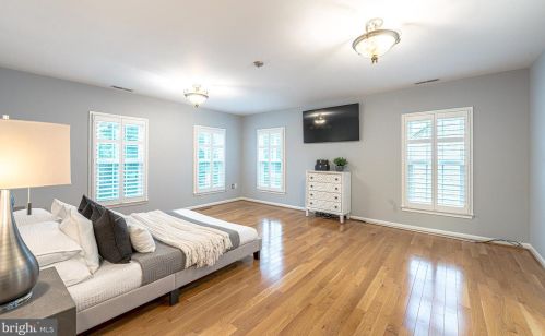 7712 Midday Ln, Alexandria VA 22306-2758 exterior