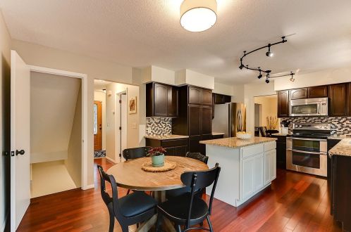 1810 Evergreen Ct, Saint Paul, MN 55125-2301