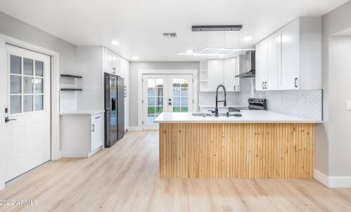 3350 Bloomfield Rd, Phoenix AZ 85032-7364 exterior