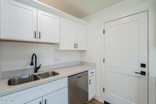 3202 Captain Dreyfus Ave, Phoenix AZ 85032-6706 exterior