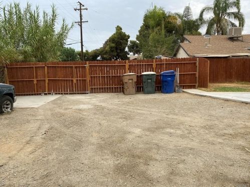 37 Garden Dr, Bakersfield CA 93307-5255 exterior