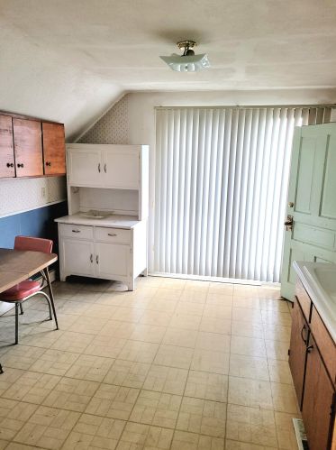 2467 9, Milwaukee WI 53215-3210 exterior